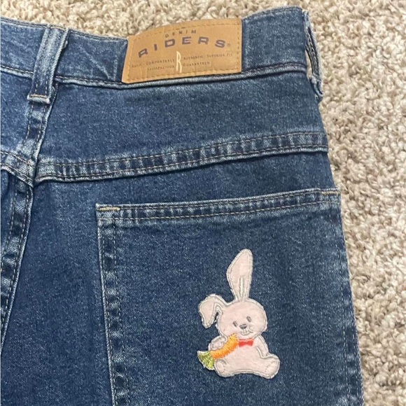 Blue dark wash denim straight leg jeans with bunny patch size medium - Picture 2 of 4